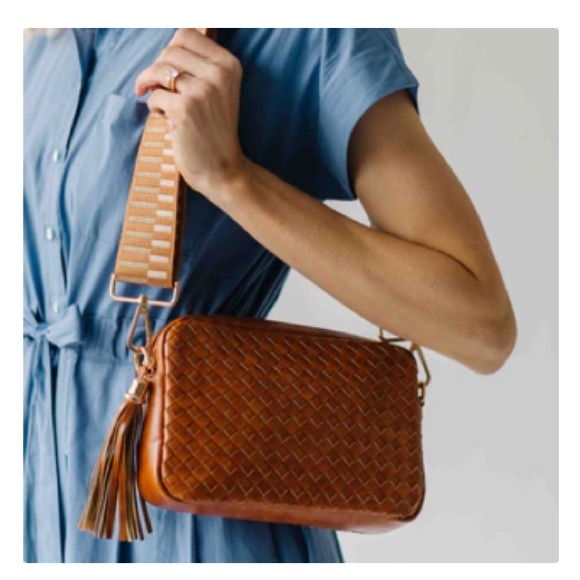 3 Sisters Handbags - The Woven Willow Camera Crossbody Bag in Brown